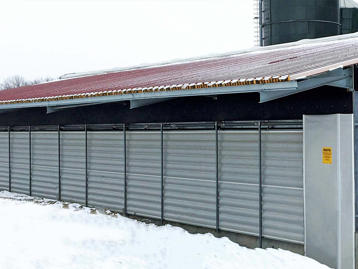 Windschutzsystem für Stall mit Luftkammern zur Isolierung