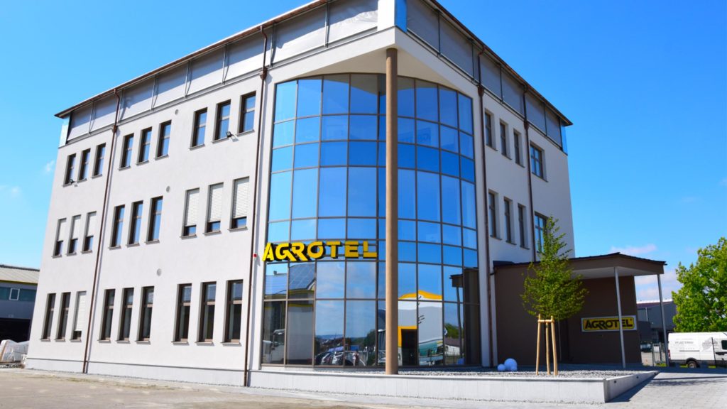 AGROTEL Bürogebäude am Standort in Neuhaus am Inn