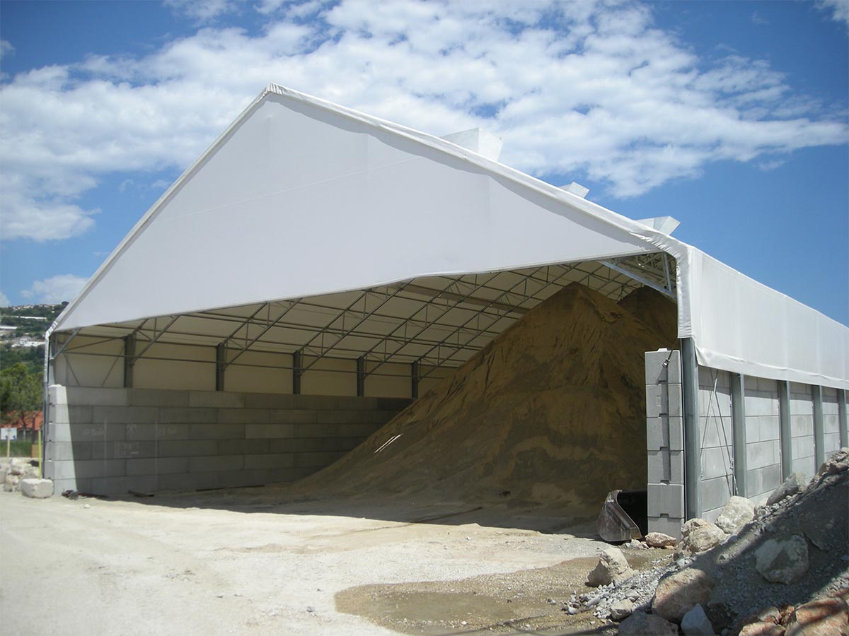 Gitterträgerhallen als Baustofflager oder Recyclinghallen