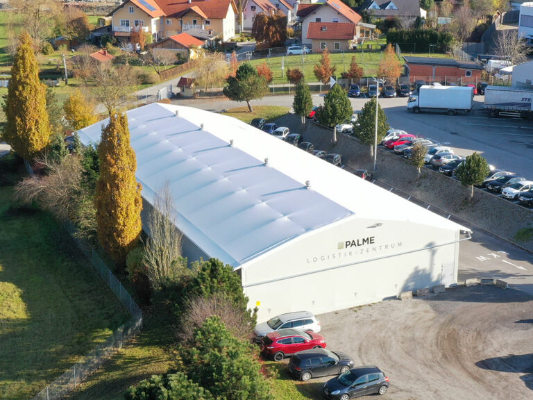 Große Lager & Logistik-Halle gebaut von AGROTEL für die Palme Group.aus Stahl und Textilie