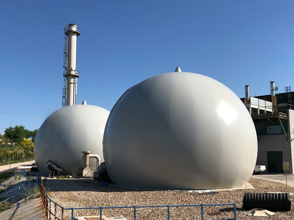 Freistehender Doppelmembran Gasspeicher zur effizienten Sepeicherung von Biogas