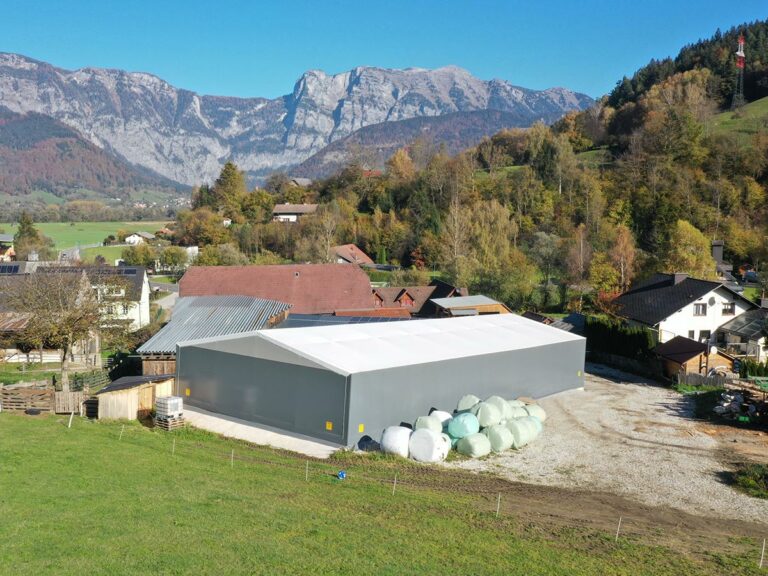 Satteldachhalle zur Lagerung von Heu und Stroh