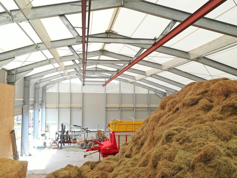 Textile Satteldachhalle aus Doppel-T-Trägern mit Hallenkran