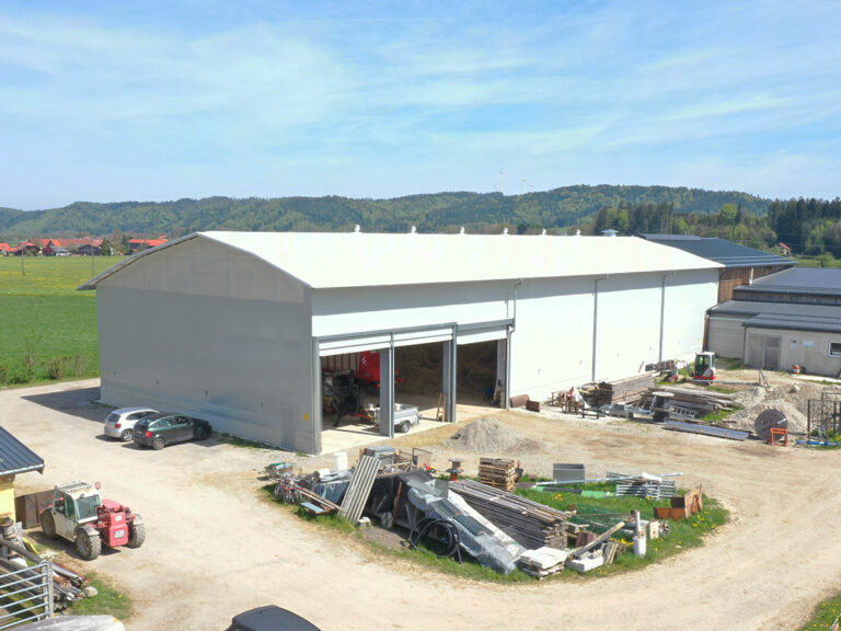 Lagerhalle für Futtermittel und Maschinen