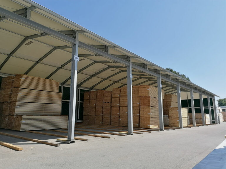 Lagerhalle für Holz aus Stahl und Textilie