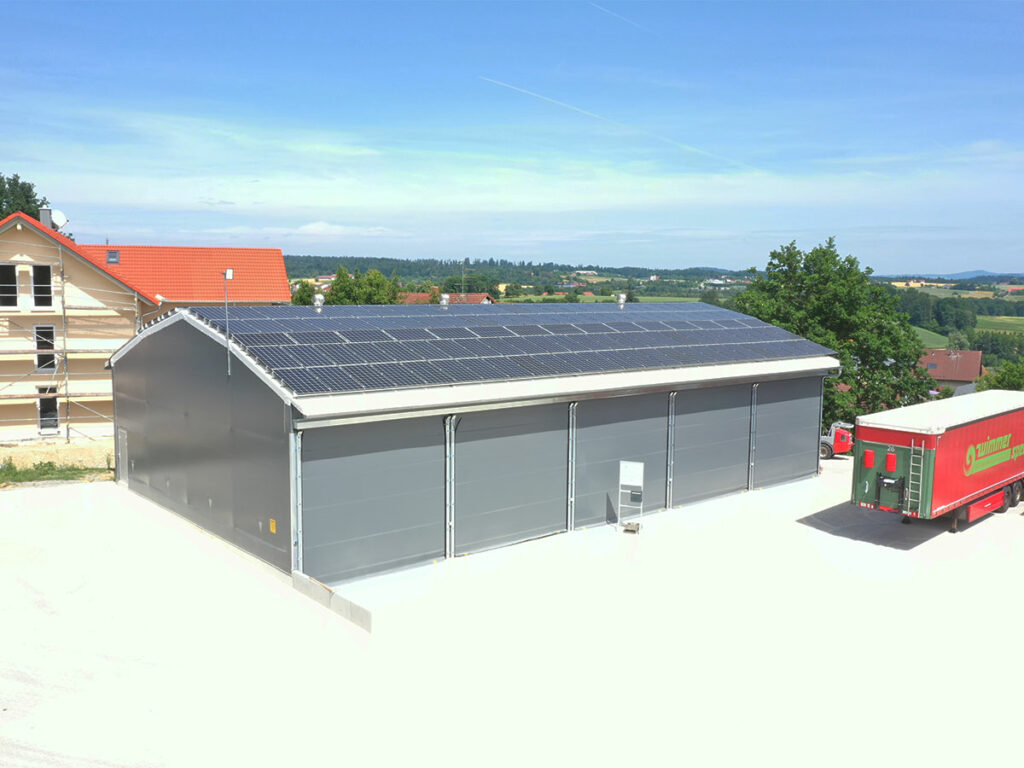 Lagerhalle mit PV-Anlage