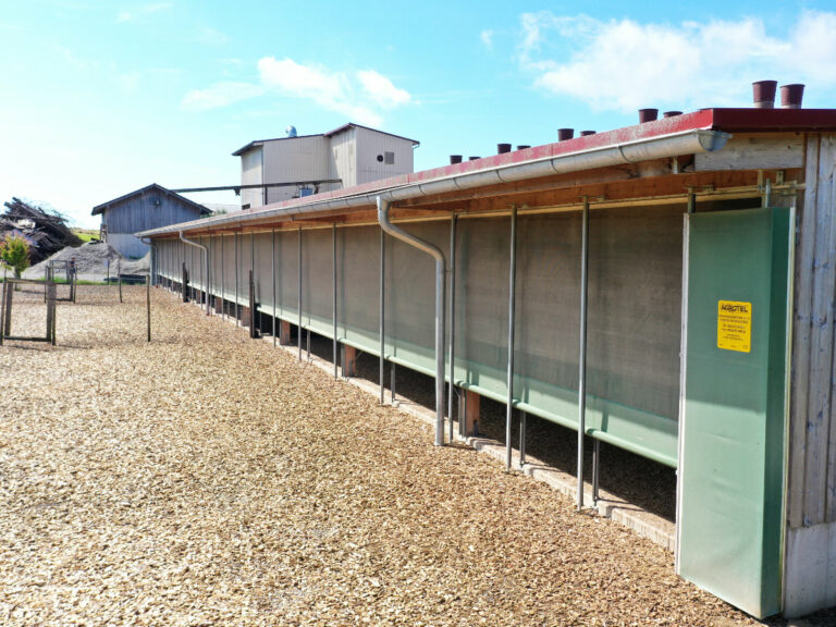 AGROTEL Curtains an Hühnermaststall mit Wintergarten und Freilauf