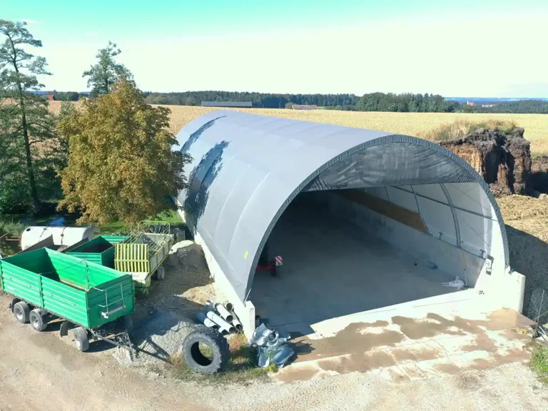 AGROTEL Maschinenhalle: Profilträger-Bogenalle auf Betonmauer (15 x 40 m)