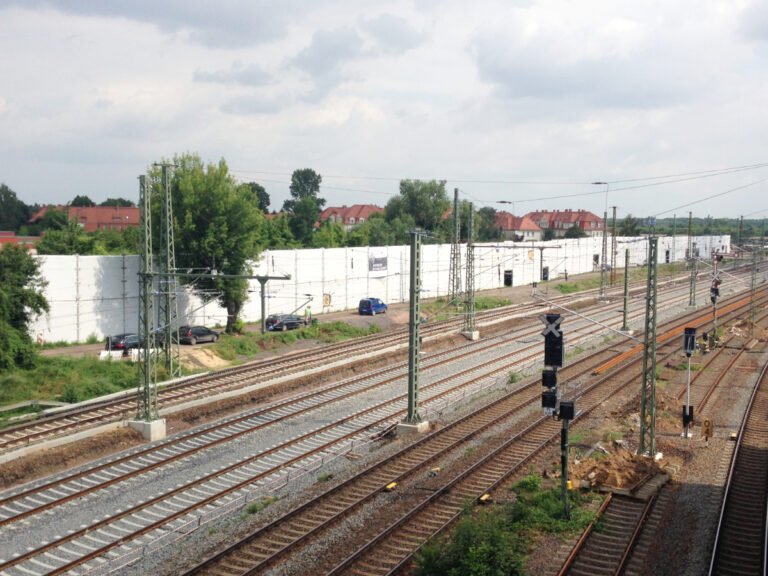 Ceno Wall Lärmschutzwand zur Lärmdämmung bei Gleisbauarbeiten zum Schutz von Anwohnern