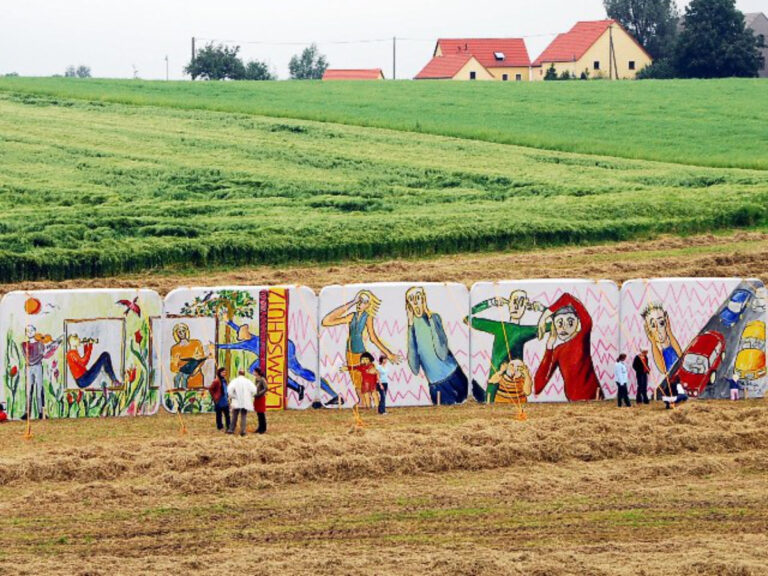 AGROTEL Ceno Wall von BürgerInnen kreativ bemalt.