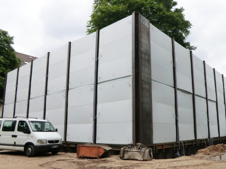 AGROTEL Ceno Wall als Lärmschutz rund um Bahnhof