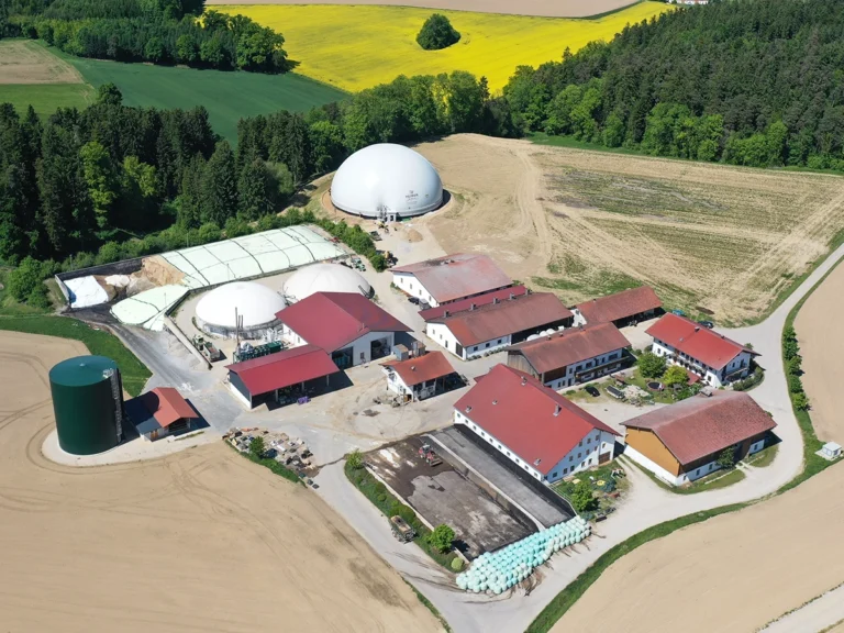 Biogasanlage Bioenergie Huber mit neuem Doppelmembrangasspeicher mit 12.000 m3 Speichervolumen