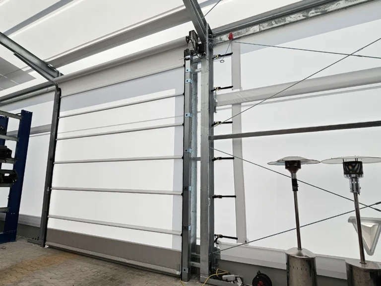 Elektrisches Rolltor WST9 als Zufahrt zu Logistikhalle