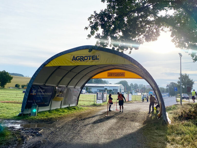 AGROTEL Rundbogenhalle als Parkplatzhalle auf dem Karpfhamer Messegelände 2025
