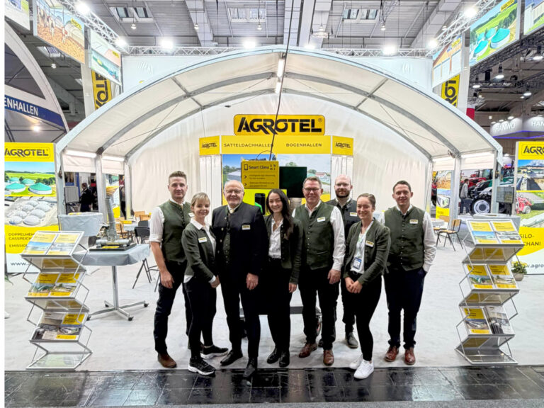 Team AGROTEL 1 auf der AGRITECHNICA 2025 v.l.n.r.: Valentin Schmiedleitner, Sabrina Krenn, Cyriak Laner, Elisabeth Laner, Volker Biss, Abraham Parzer, Judith Hübner, Timo Grieser