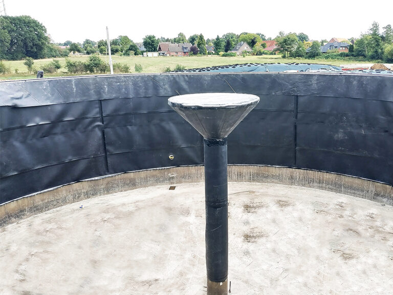 SaniTarp Betonschutz an Mittelstütze und Behälterwand zum Schutz des Betons vor Korrosion.