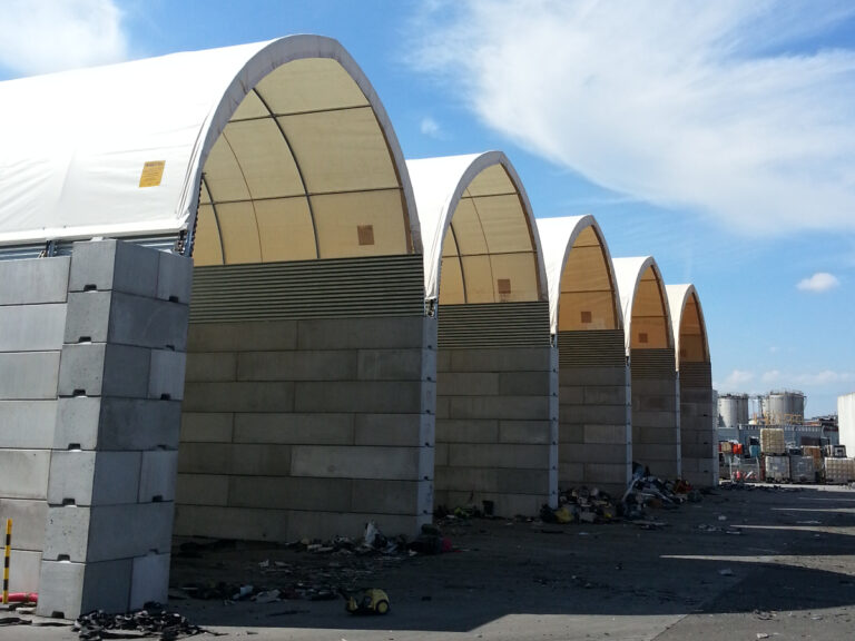 Boxenüberdachung mit AGROTEL Bogenhallen