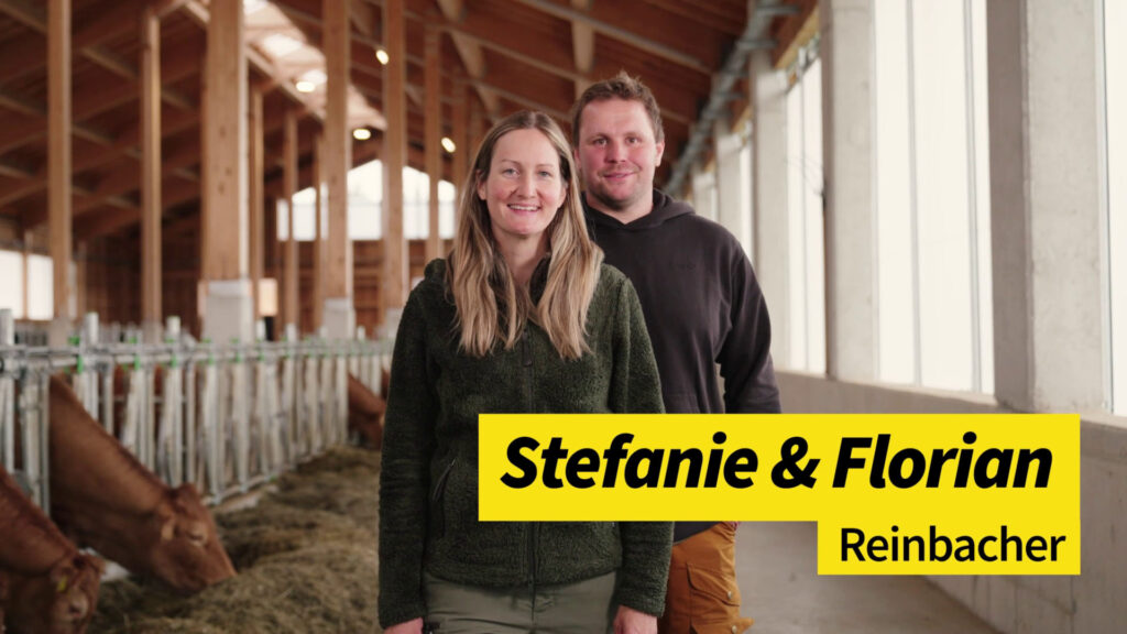 Florian und Stefanie Reinbacher in ihrem preisgekrönten Limousin-Mutterkuhstall in Edelschrott mit Fokus auf Tierwohl und Transparenz.