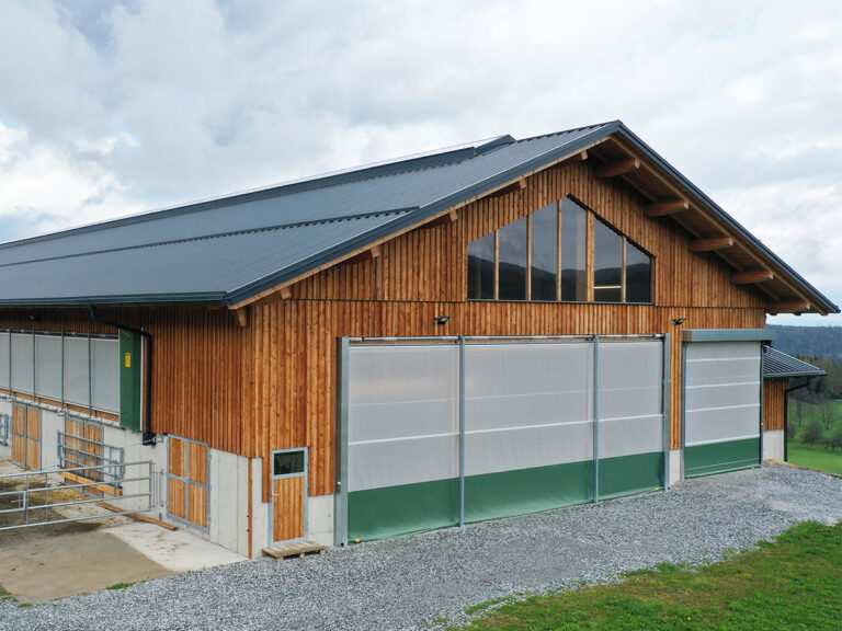 Rolltore für die Landwirtschaft mit Fokus auf Funktionalität, Tierwohl und modernes Stallmanagement.