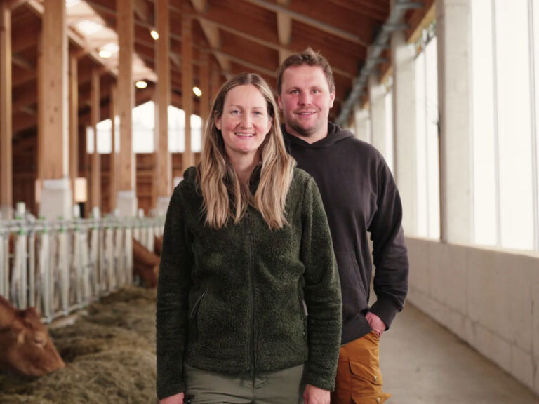 Familie Reinbacher setzt auf Transparenz in der Landwirtschaft und öffnet regelmäßig ihre Stalltüren.