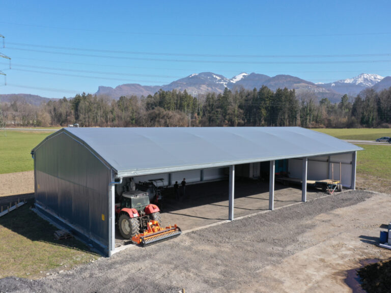 Systemhalle als Maschinenhalle für landwirtschaftliche Maschinen