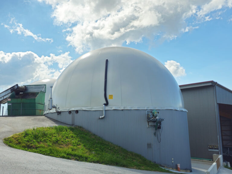 Doppelmembrangasspeicher auf Fermenter mit 80 cm Überhöhung für mehr Speichervolumen